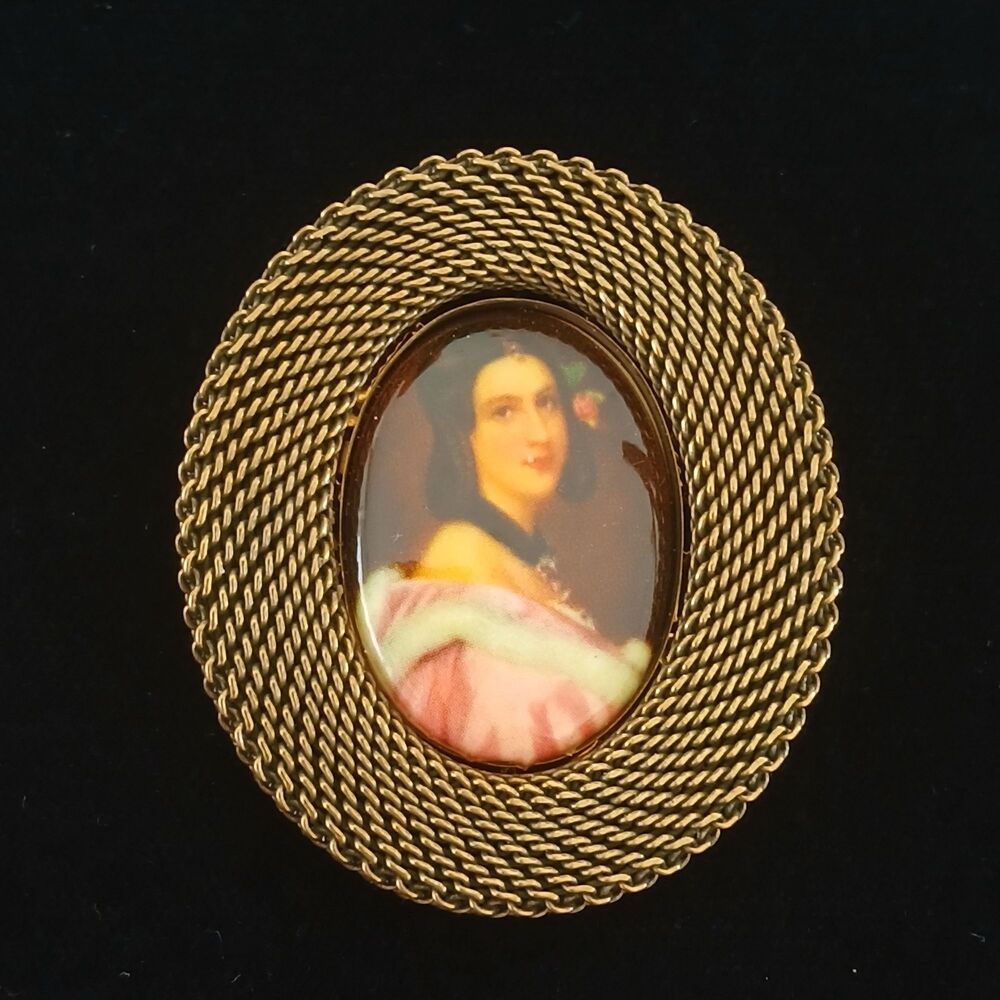 Vintage Jan Michaels Portrait Brooch 1990s Gold Tone Victorian Revival Lady Came